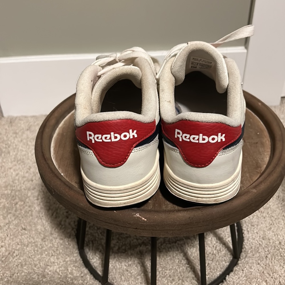 Women’s Classic Reebok shoe - Picture 3 of 4